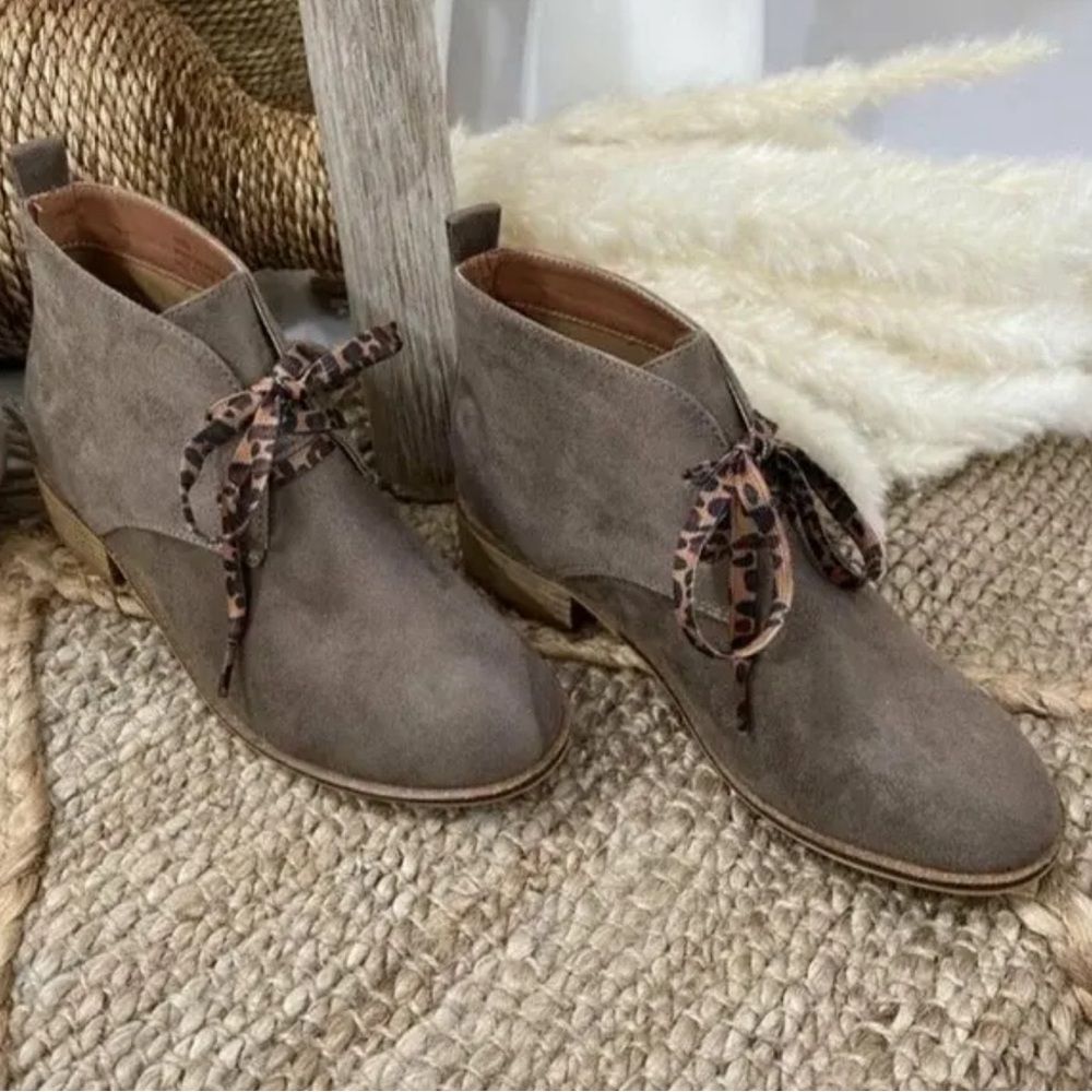 Corkys Hey Girl Totes Leopard Laces Booties Boots Size 8 Like New
